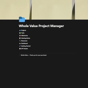 Könnte beinhalten: Eine digitale Oberfläche mit der Aufschrift "Whole Value Project Manager" und Projektmanagement-Tools. Die Oberfläche befindet sich vor einem dunklen Hintergrund mit einer hellen Wand und Haftnotizen im Hintergrund.