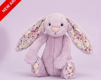 Conjunto de peluches de primavera: Oso Barcelona, Flor de Narciso, Conejita Bonnie (Preventa)