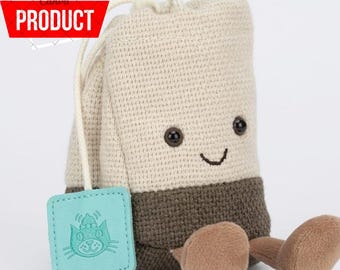 Taza de café de peluche tejida a crochet con bolsa con cordón – Compañero de escritorio con carita sonriente