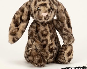 Set de peluches de preventa limitada: Oso Barcelona, Conejita Bonnie, Perfume de Flor de Narciso