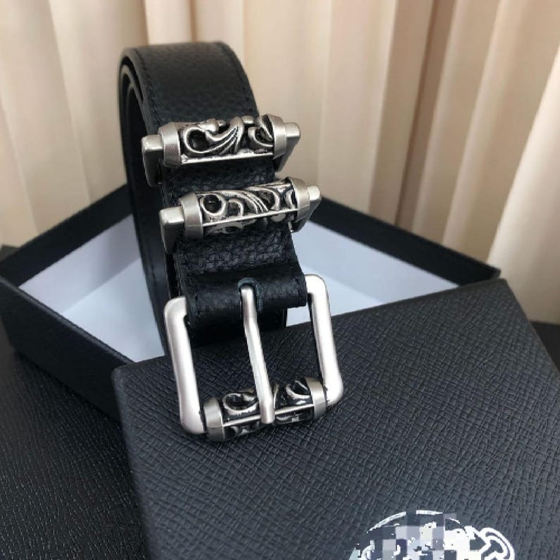 Cinto de couro PU com fivela de rolo e detalhes prateados, estilo streetwear vintage. imagem 4