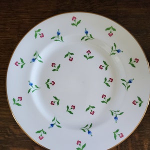 Vintage Royal Victoria Floral 8 Inch Dessert/Salad Plate