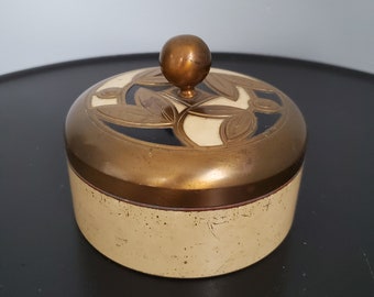 Vintage Chase art-deco ijdelheidspoederschaal