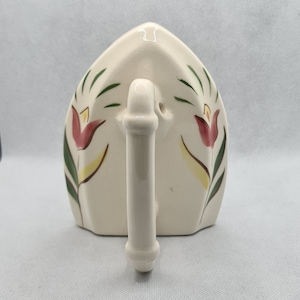 Servilletero de cerámica vintage con forma de hierro y tulipanes