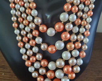Collar vintage de cinco hilos con cuentas naranjas y blancas