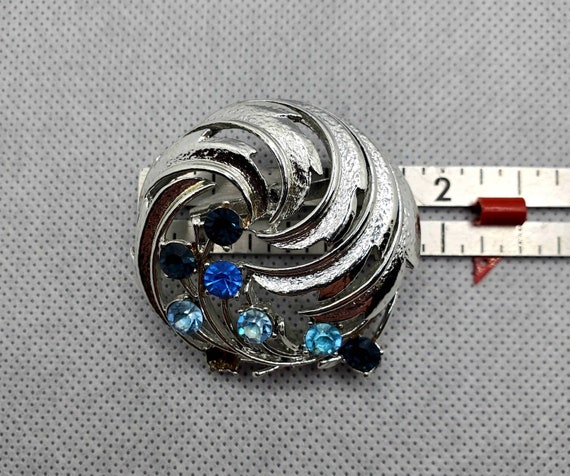 Vintage Coro Blue Rhinestone and Silver Brooch - image 5