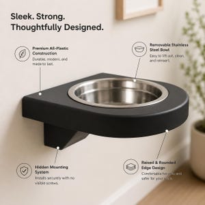 Peut inclure: Une gamelle murale pour animaux avec un support en plastique noir mat et un bol amovible en acier inoxydable. Le dispositif comprend un système de fixation invisible, des bords arrondis surélevés et le texte : Sleek. Strong. Thoughtfully Designed.