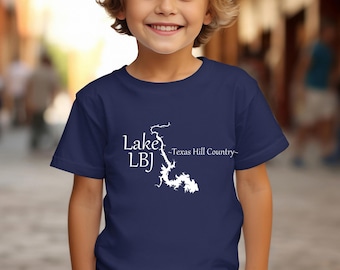 Camiseta juvenil del lago LBJ - Camiseta ultrasuave - Ropa de la región montañosa de Texas