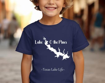 Camiseta juvenil Lake O' the Pines - Camiseta ultrasuave - Vida en los lagos de Texas