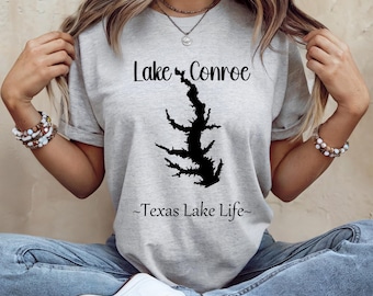 Camiseta del lago Conroe - Camiseta ultrasuave - Ropa para la vida en los lagos de Texas