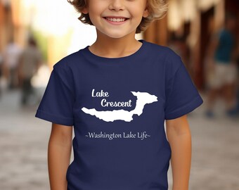 Camiseta juvenil Lake Crescent - Camiseta ultrasuave - Vida en los lagos de Washington