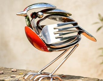 Escultura de jardim em metal de pisco-de-peito-ruivo – Decoração de pássaro prateada feita à mão, ornamento de jardim para exterior, presente para amantes de pássaros.