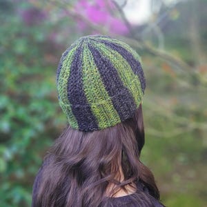 Gorro de lana de alpaca a rayas hecho a mano y personalizado