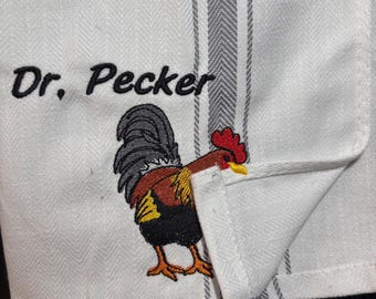 Spersonalizowany kogut na ściereczce kuchennej, haftowany kurczak na ręczniku to świetny spersonalizowany prezent dla zwierzaka do kuchni wiejskiej