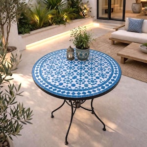 Ręcznie robiony stół bistro z mozaiki marokańskiej, akcent do wnętrz i na zewnątrz