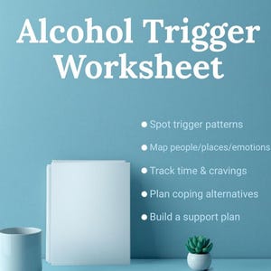 Peut inclure: Une fiche de travail intitulée Alcohol Trigger Worksheet en bleu clair avec du texte blanc. Elle liste : Spot trigger patterns, Map people/places/emotions, Track time & cravings, Plan coping alternatives, Build a support plan. Un mug blanc et une petite plante succulente verte sont présents.