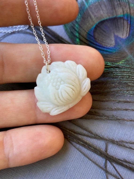 Jade online lotus pendant