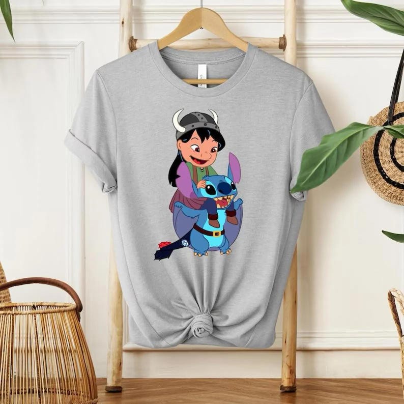 Może przedstawiać: Zestaw trzech ceramicznych kubk&oacute;w z nakrapianym, matowym wykończeniem. Kubki są w odcieniach kremu, jasnoszarym i ciemnoszarym. Każdy kubek ma prosty, minimalistyczny design i zaokrąglony uchwyt. Kubki są ułożone jeden na drugim.