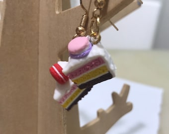 Miniature Food Jewelry - Earrings Macaron on each slice of cake