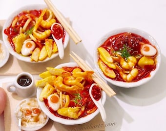 Miniatura Laksa Bowl/Juego de pan tostado /pendientes o Dollhouse Miniature Laksa Set