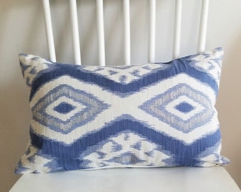 John Robshaw - Blue Woven Ikat - Housse d’oreiller décorative - Throw Pillow