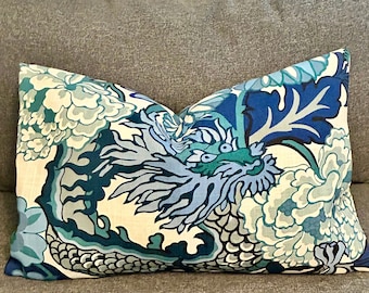 Schumacher - Housses de coussin exubérantes Chiang Mai Dragon Blue - Intérieur Extérieur