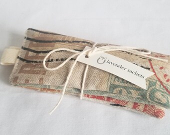Lavendel Beutel Set - Handgemachtes Gastgeschenk - 2 Beutel - Natürlicher getrockneter Lavendel - Vintage Farben - Stempel - Reisen