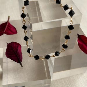 Pulsera clásica de azabache trinitense, cuentas de vidrio negro facetadas, amuleto de protección caribeño. imagen 8