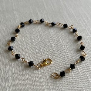 Pulsera clásica de azabache trinitense, cuentas de vidrio negro facetadas, amuleto de protección caribeño. imagen 11