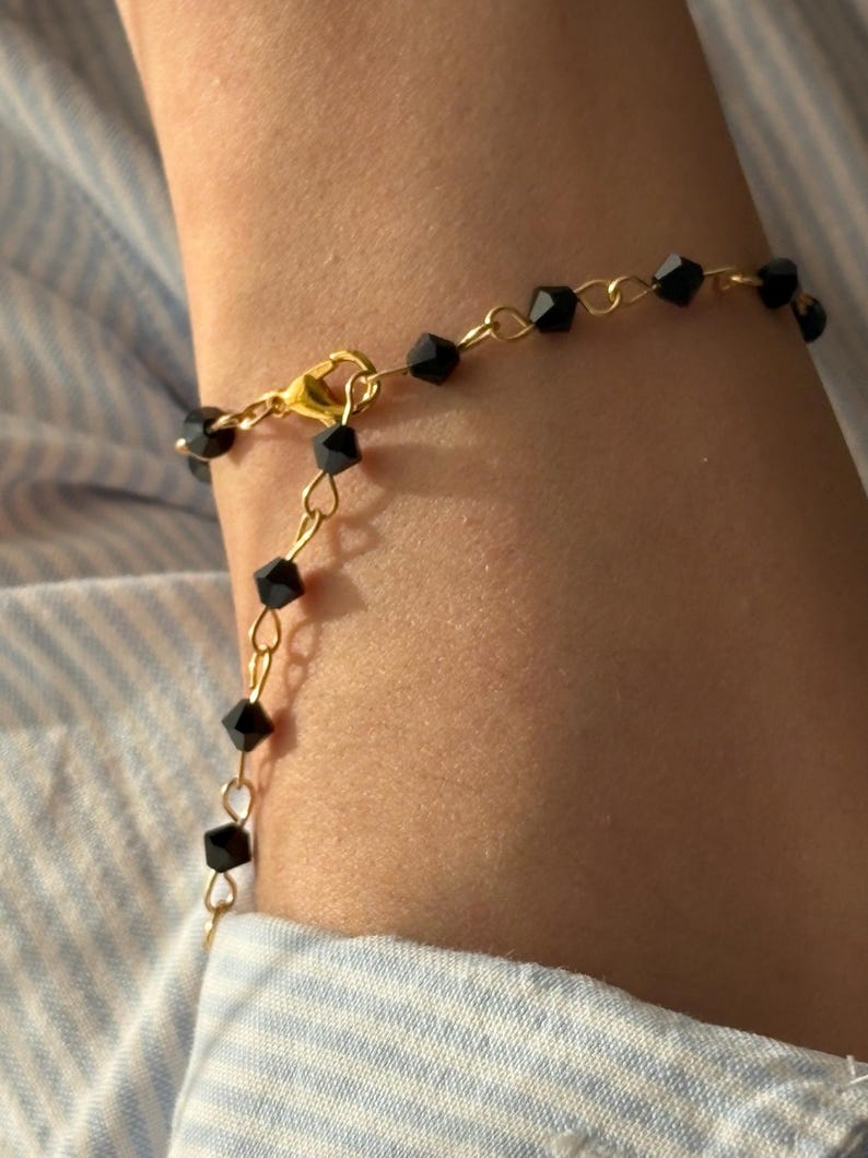 Pulsera clásica de azabache trinitense, cuentas de vidrio negro facetadas, amuleto de protección caribeño. imagen 5