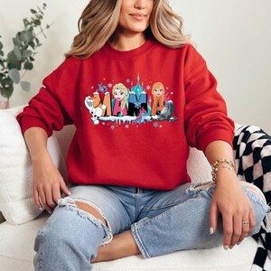 Frozen Mama Sweatshirt, Princess Mom Vacation Shirt, Family Adventure Outfit Gift for Mother’s Day and Trips zdjęcie 3