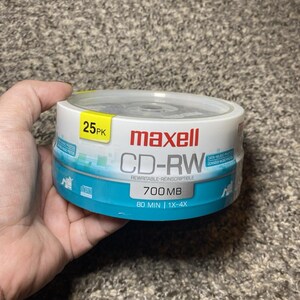 Paquete de 25 CD-RW regrabables Maxell de 700 MB y 80 minutos de duración. Nuevos, en embalaje sellado.