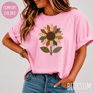 T-shirt patchwork effet tournesol, Comfort Colors®, style cottagecore, cadeau d'Halloween ou de Thanksgiving, motif plantes botaniques
