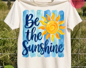 Bądź słońcem PNG, Letni projekt sublimacji akwarelowej, Inspirujący cytat o słońcu, Grafika na koszulce Beachy Boutique