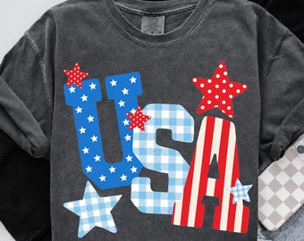 4 de julio EE. UU. PNG, diseño de camiseta patriótica con efecto patchwork, sublimación de la bandera estadounidense, descarga digital en rojo, blanco y azul.