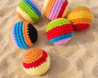 Pelotas de malabares de ganchillo hechas a mano: un juguete colorido para niños y adultos.