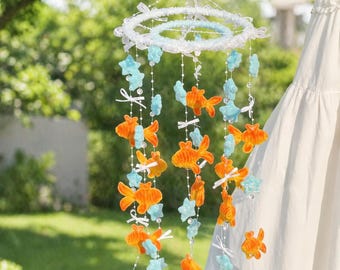 Campana de viento hecha a mano con limpiapipas de peces dorados, móvil de guardería hecho a mano con peces koi, linda decoración colgante de peces dorados, decoración de habitación infantil con temática oceánica