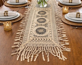 Caminho de mesa boho de crochê 16x36, estilo vintage, com renda e franjas, decoração rústica para mesa de fazenda.