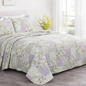 Lavendelfärgat lapptäckesset, blommigt sängkläder i stuga, bondgårdsquilt, lilagrönt överkast, lätt quiltset, Cottagecore sovrumsdekoration