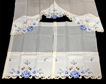 Conjunto de cortinas de cozinha com estampa floral azul – Cortinas com bandô e cortinas curtas bordadas – Cortinas para janelas estilo casa de campo – Decoração de cozinha em estilo campestre