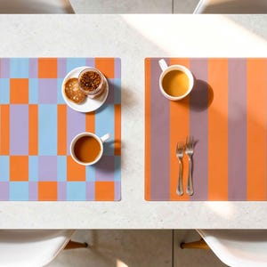 Mantel individual geométrico a cuadros con bloques de color / Mantel de mesa con estampado ondulado azul, naranja y lavanda