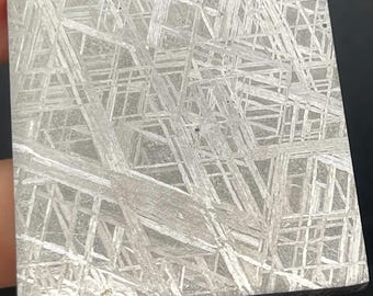 Fragmento de meteorito de hierro Gibeon de 91,5 g, espécimen de meteorito natural (46,9 x 45,3 x 13,5 mm)