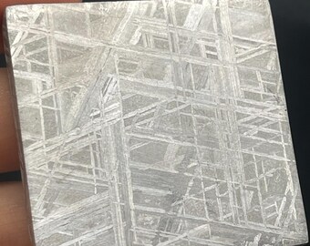 Fragmento de meteorito de hierro Gibeon de 122,5 g, espécimen de meteorito natural (42,5 x 44,7 x 9,8 mm)