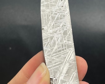 Fragmento de meteorito de hierro Gibeon de 90,6 g, espécimen de meteorito natural (81,9 x 19,9 x 14,8 mm)