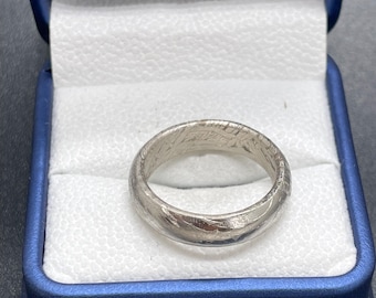 Anillo de meteorito de hierro Muonionalusta: alianza de boda de 6 mm de ancho, con grabado personalizable.