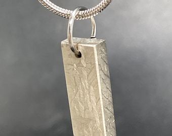 Collar con colgante de meteorito Muonionalusta, joyería con fragmento espacial de hierro grabado