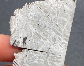Fragmento de meteorito de hierro Gibeon de 88,3 g, espécimen de meteorito natural (65 x 38,2 x 10,2 mm)