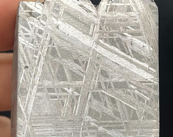 Fragmento de meteorito de hierro de Gibeon de 144,2 g, espécimen de meteorito natural (42,7 x 39,1 x 15,3 mm)