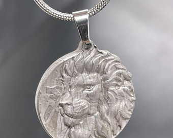 Collar con colgante de meteorito Mouoniolast, joyería de meteorito de hierro, tallado de cabeza de león
