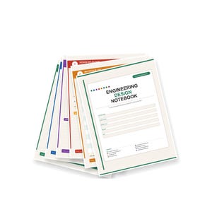 Może przedstawiać: Stos notatników do projektowania inżynierskiego z kolorowymi grzbietami. Okładka górnego notatnika głosi "ENGINEERING DESIGN NOTEBOOK" z miejscem na szczegóły projektu. Notatniki mają białe tło i zielone obramowania.